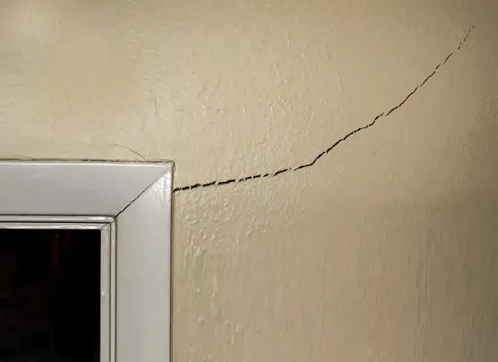 Corner-cracks-interior-upper-right-frame-crack-close